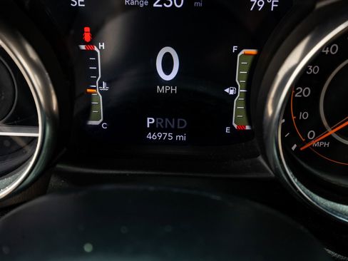 Used 2020 Jeep Wrangler Unlimited Sahara AWD/4WD image 20