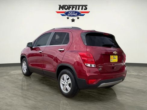 Used 2020 Chevrolet Trax LT w/ LT Convenience Package image 3