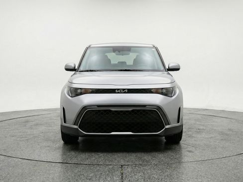 Used 2025 Kia Soul LX w/ LX Technology Package FWD image 2