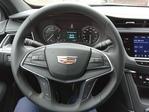 New 2026 Cadillac XT5 Luxury image 11