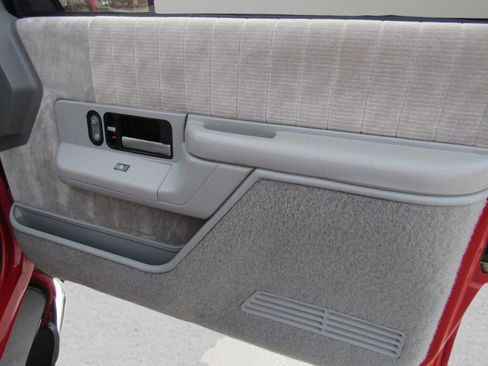 Used 1992 Chevrolet Blazer 4WD image 30