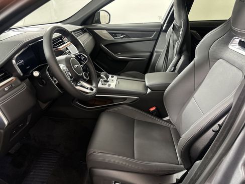 Used 2026 Jaguar F-PACE R-Dynamic S image 4
