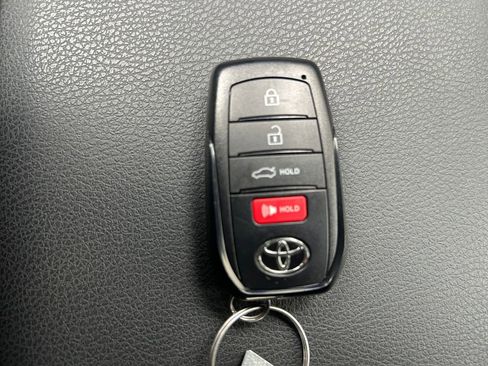 Used 2025 Toyota Camry LE AWD/4WD image 31