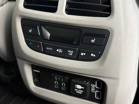 Used 2019 Honda Pilot Touring image 24