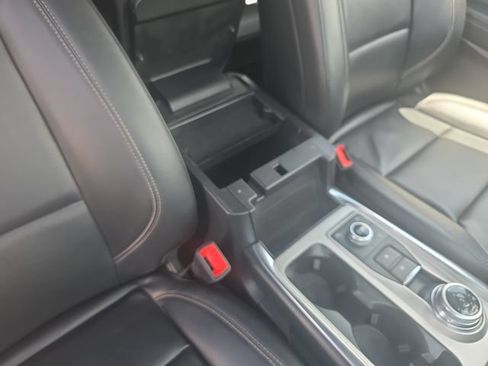 Used 2022 Ford Explorer XLT w/ Equipment Group 202A AWD/4WD image 18