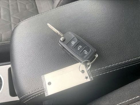 Used 2021 Volkswagen Passat 2.0T S image 11