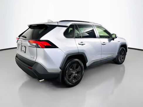 Used 2021 Toyota RAV4 XLE AWD/4WD image 4