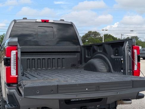 Certified 2023 Ford F250 Platinum w/ Tremor Off-Road Package AWD/4WD image 7