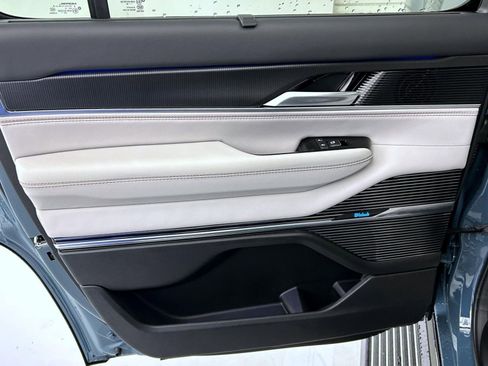 New 2026 Jeep Grand Wagoneer Summit AWD/4WD image 23