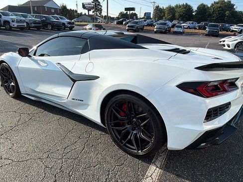 Used 2024 Chevrolet Corvette Z06 RWD image 11