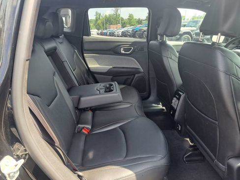 Used 2024 Jeep Compass Latitude w/ Sun and Sound Group AWD/4WD image 36