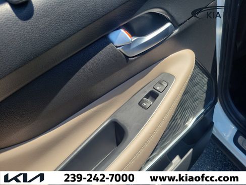 Used 2020 Hyundai Santa Fe Limited FWD image 14