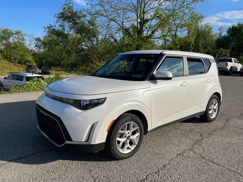 Used 2023 Kia Soul LX w/ LX Technology Package FWD image 4