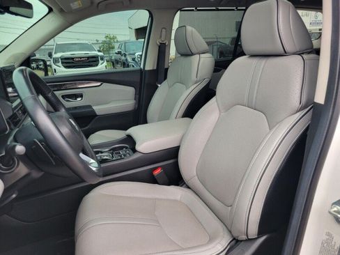 Used 2025 Honda Pilot Elite image 11