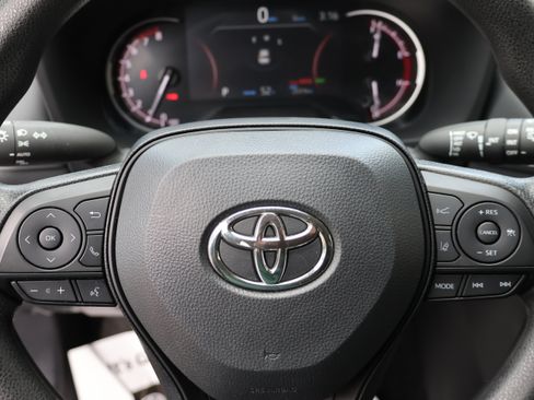Certified 2025 Toyota RAV4 XLE FWD image 27