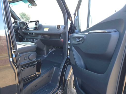 New 2025 Mercedes-Benz Sprinter 2500 image 10