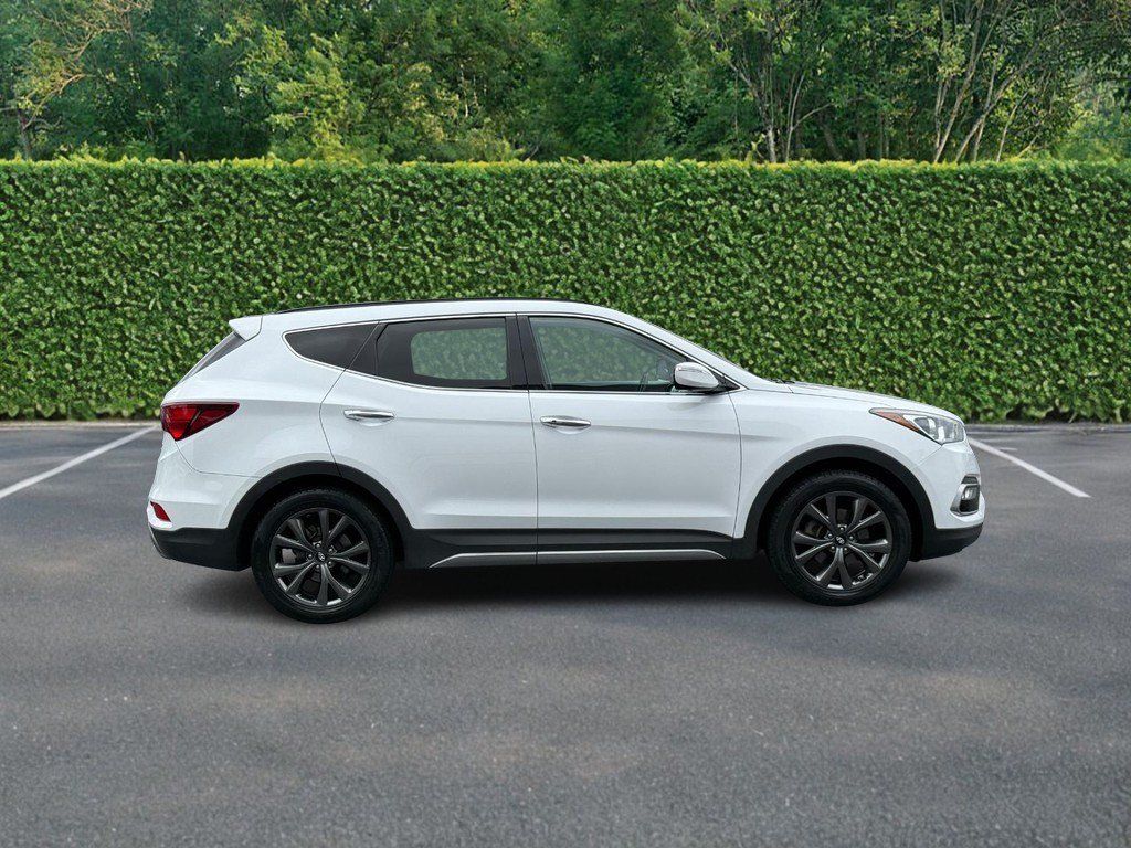 Used 2017 Hyundai Santa Fe Sport AWD/4WD image 2