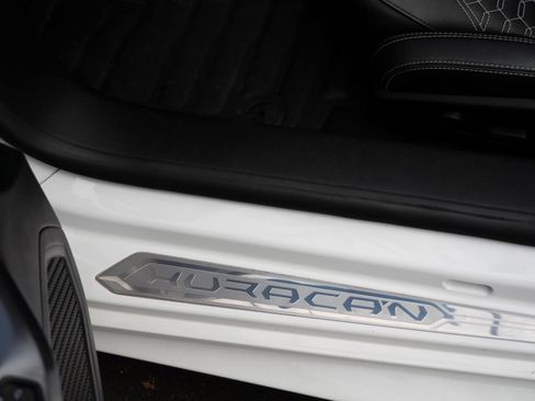 Used 2017 Lamborghini Huracan LP 580-2 RWD image 15