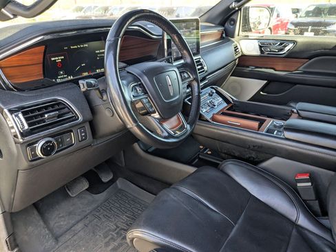 Used 2019 Lincoln Navigator L Reserve image 10