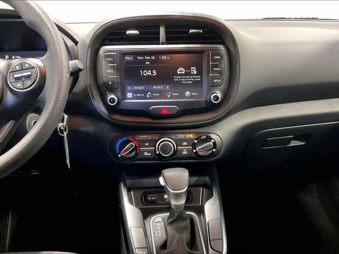 Used 2025 Kia Soul LX FWD image 7