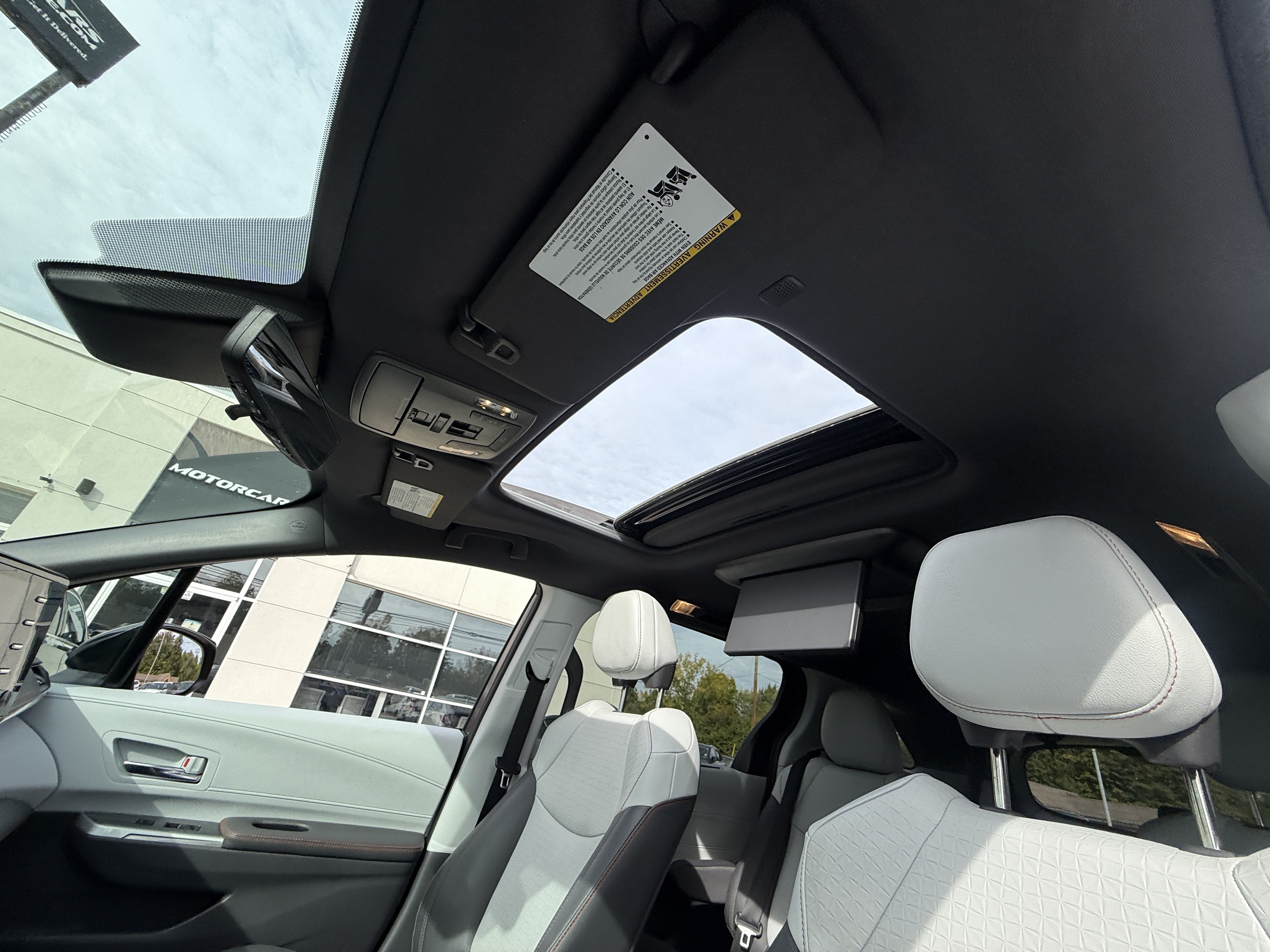 Used 2022 Toyota Sienna XSE AWD/4WD image 13
