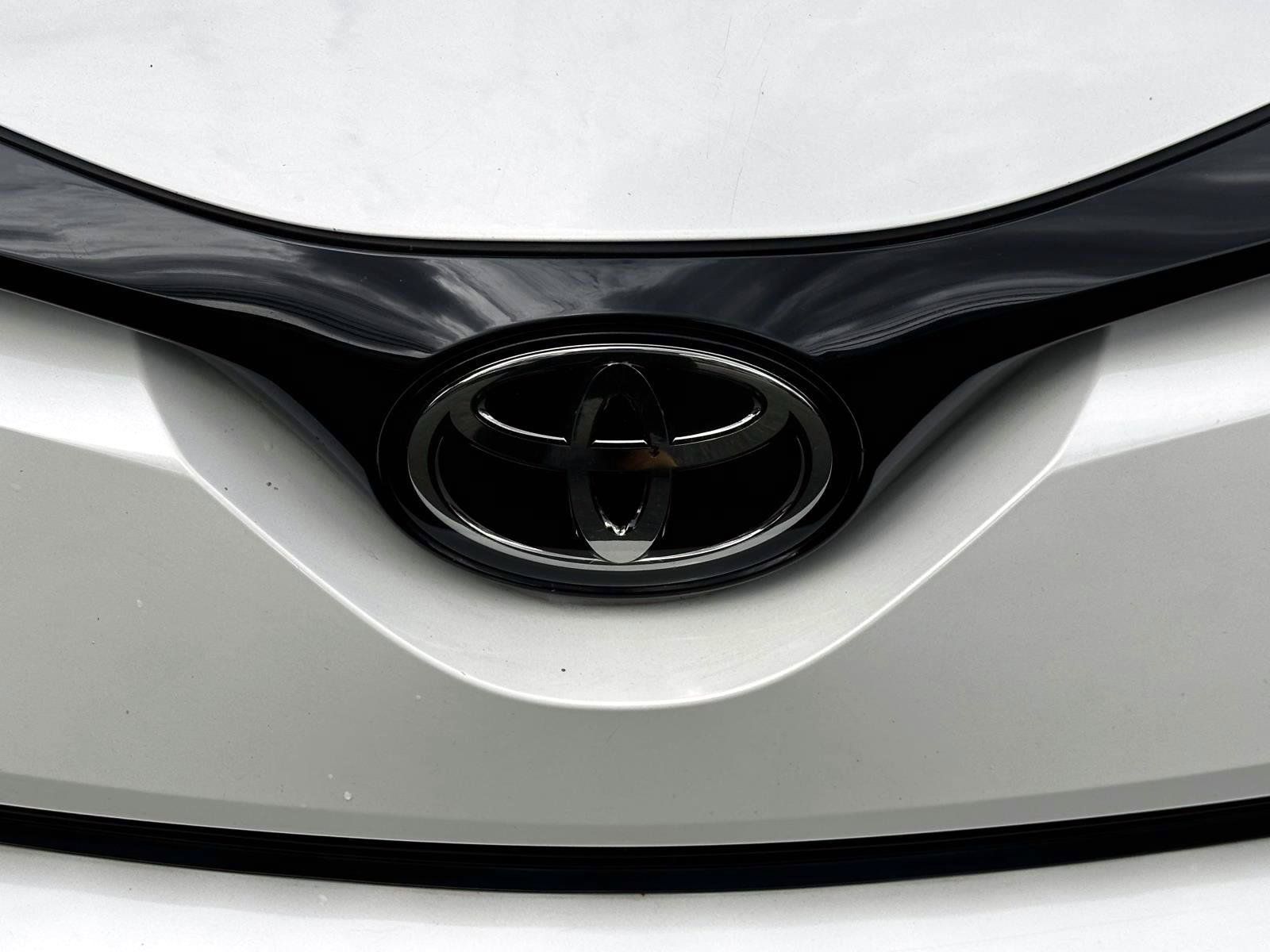 Certified 2019 Toyota C-HR LE FWD image 9