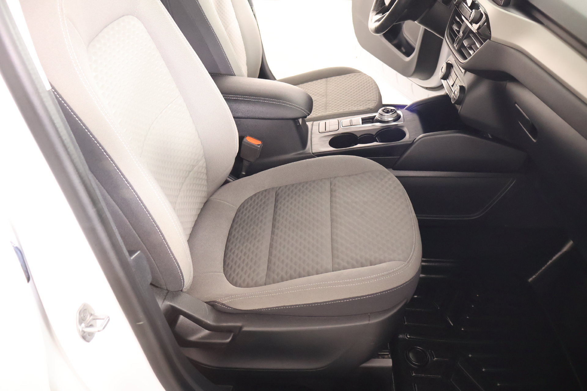 Used 2021 Ford Escape SE w/ SE Sport Appearance Package FWD image 12