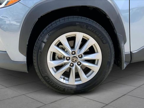 Used 2023 Toyota Corolla Cross LE image 10
