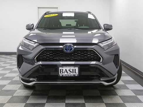 Used 2023 Toyota RAV4 SE image 3