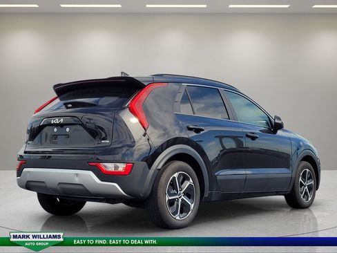 Used 2025 Kia Niro LX FWD image 4