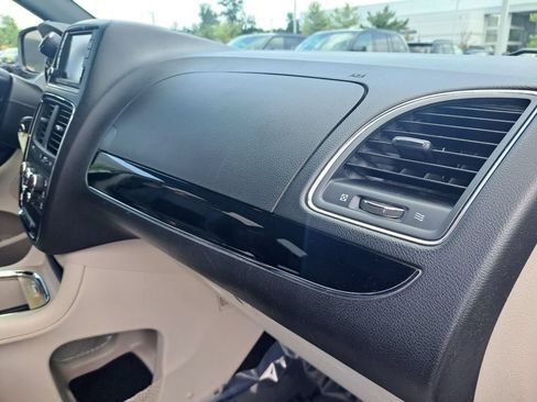 Used 2019 Dodge Grand Caravan SXT FWD image 35