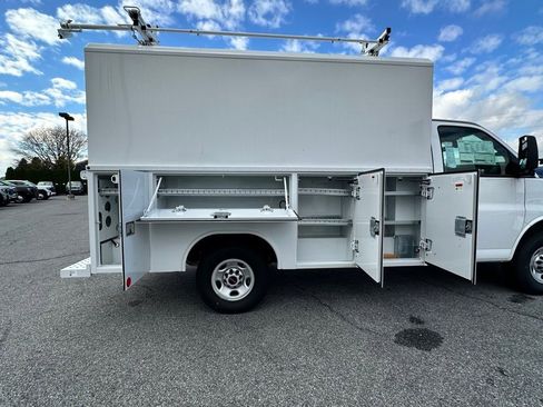 New 2025 GMC Savana 3500 w/ Power Convenience Package RWD image 22
