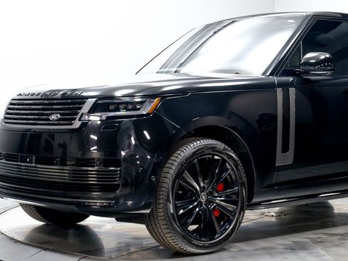 Used 2023 Land Rover Range Rover SV AWD/4WD image 4