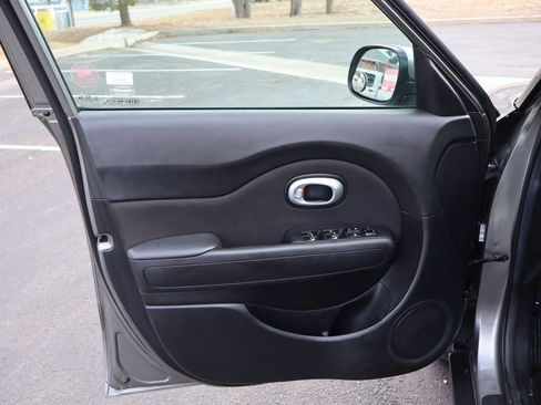 Used 2018 Kia Soul + image 23