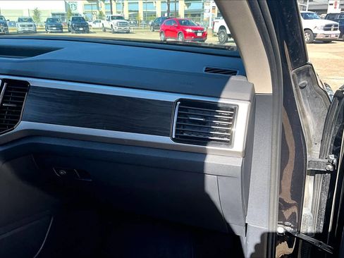 Used 2022 Volkswagen Atlas SE image 16