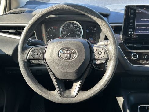 Used 2022 Toyota Corolla LE image 32