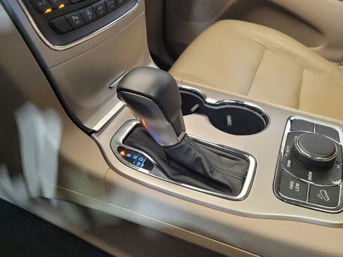 Used 2017 Jeep Grand Cherokee Limited AWD/4WD image 26