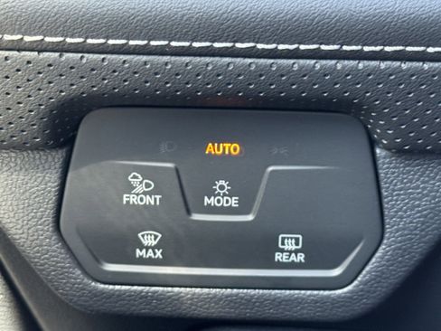 New 2026 Volkswagen Atlas Cross Sport SE image 28