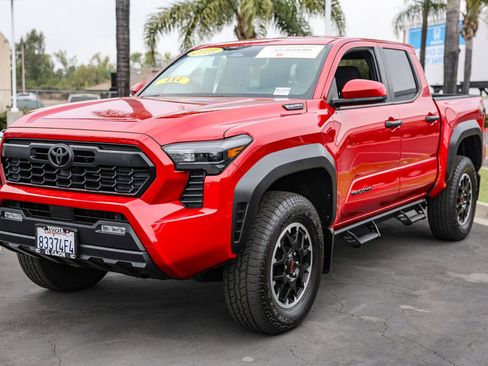 Certified 2025 Toyota Tacoma TRD Off-Road image 22