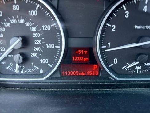 Used 2011 BMW 135i Convertible image 17