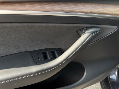 Used 2024 Tesla Model Y Long Range image 15