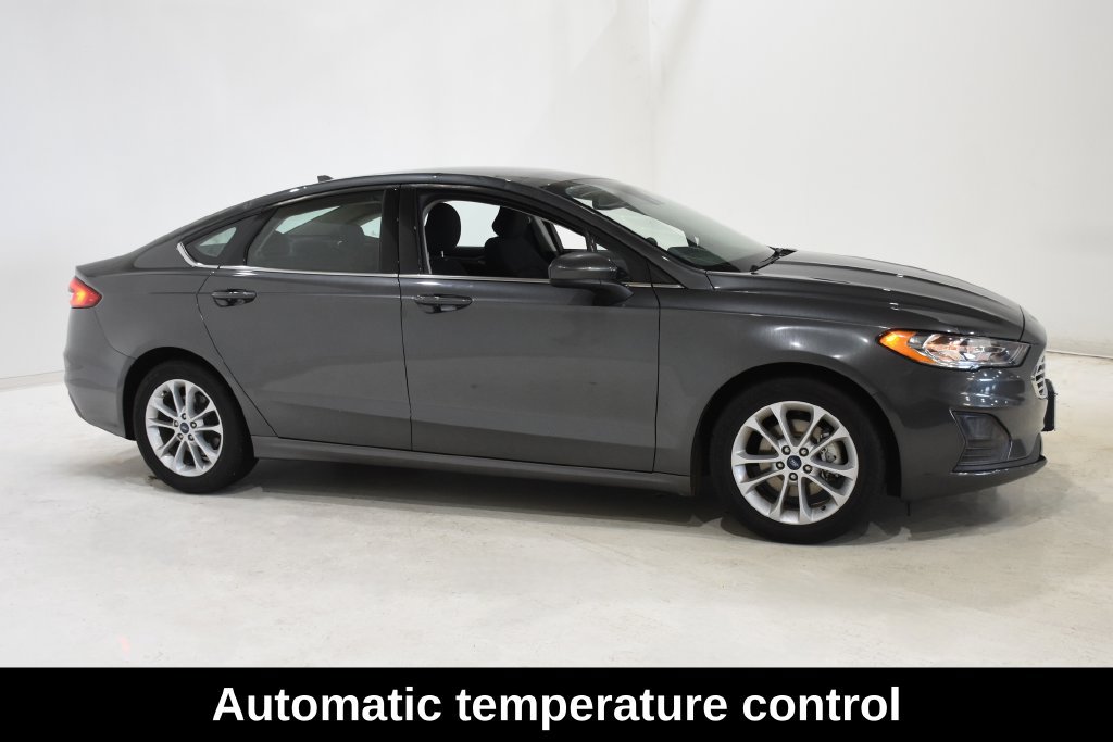 Used 2020 Ford Fusion SE FWD image 3