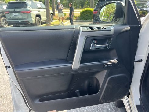 Used 2022 Toyota 4Runner Limited AWD/4WD image 14