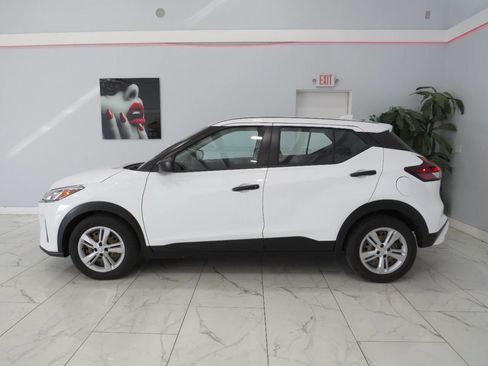 Used 2023 Nissan Kicks S image 7