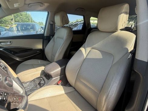 Used 2017 Hyundai Santa Fe SE w/ SE Premium Package 02 AWD/4WD image 13
