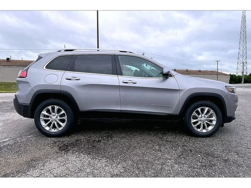 Used 2019 Jeep Cherokee Latitude w/ Popular Appearance Group AWD/4WD image 14