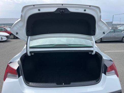 Used 2025 Hyundai Elantra SEL FWD image 32
