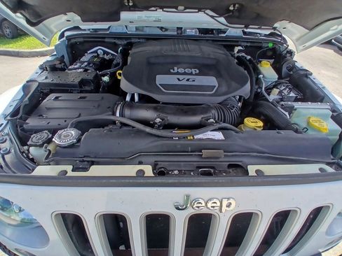 Used 2016 Jeep Wrangler Unlimited Sahara w/ Connectivity Group AWD/4WD image 21