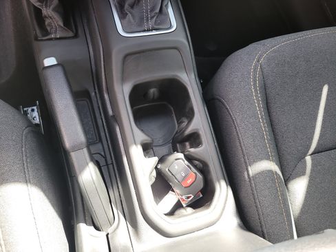 Used 2025 Jeep Wrangler Sport AWD/4WD image 22