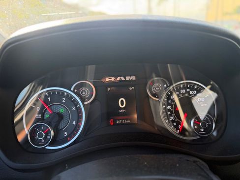 Used 2024 RAM 2500 Big Horn AWD/4WD image 24